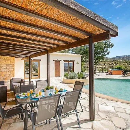 Villa In Sleeps 6 Includes Swimming Pool Air Con And Wifi 6 2