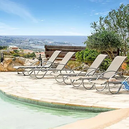 In Sleeps 6 Includes Swimming Pool Air Con And Wifi 6 2 Villa Peyia
