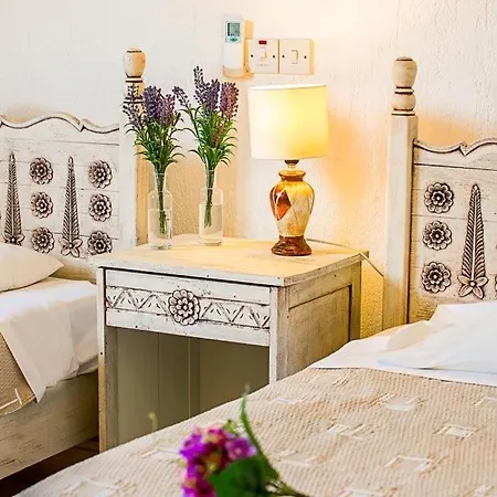 In Sleeps 6 Includes Swimming Pool Air Con And Wifi 6 2 Βίλα