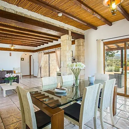 Βίλα In Sleeps 6 Includes Swimming Pool Air Con And Wifi 6 2 Πέγεια