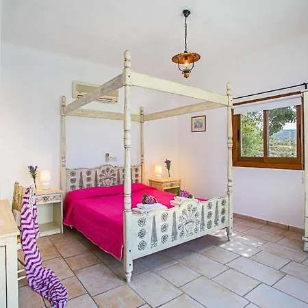 In Sleeps 6 Includes Swimming Pool Air Con And Wifi 6 2 *