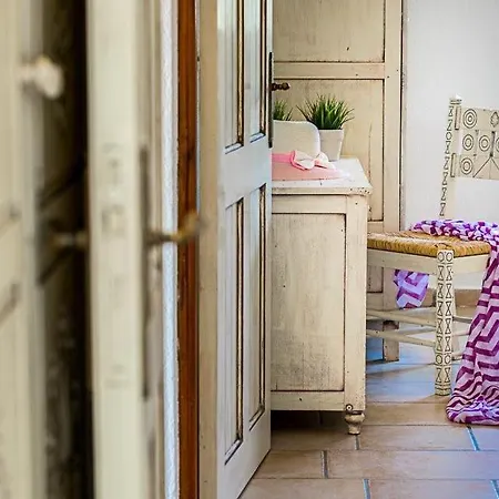 In Sleeps 6 Includes Swimming Pool Air Con And Wifi 6 2 Peyia