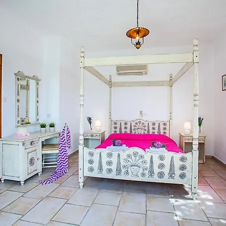 In Sleeps 6 Includes Swimming Pool Air Con And Wifi 6 2 *
